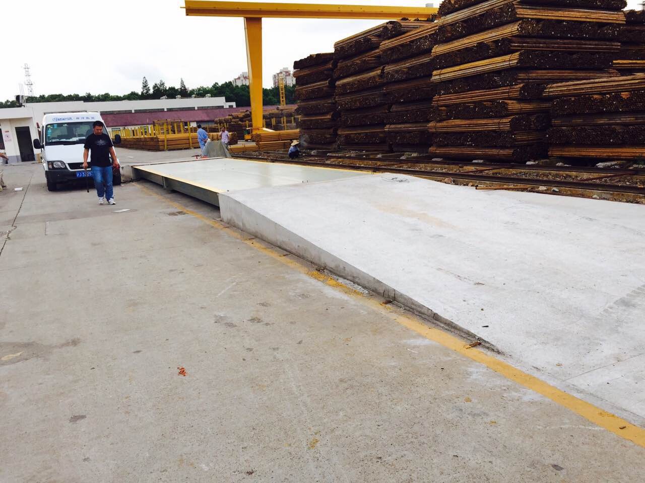 一臺(tái)3*6米20噸電子地磅大概要多少錢?20噸地磅自重是多少 一臺(tái)3*6米20噸電子地磅大概要多少錢?20噸地磅自重是多少